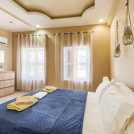 Old Town Apartment *