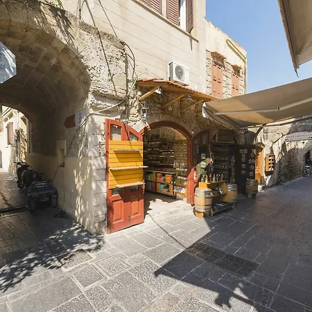 Old Town Apartment *
